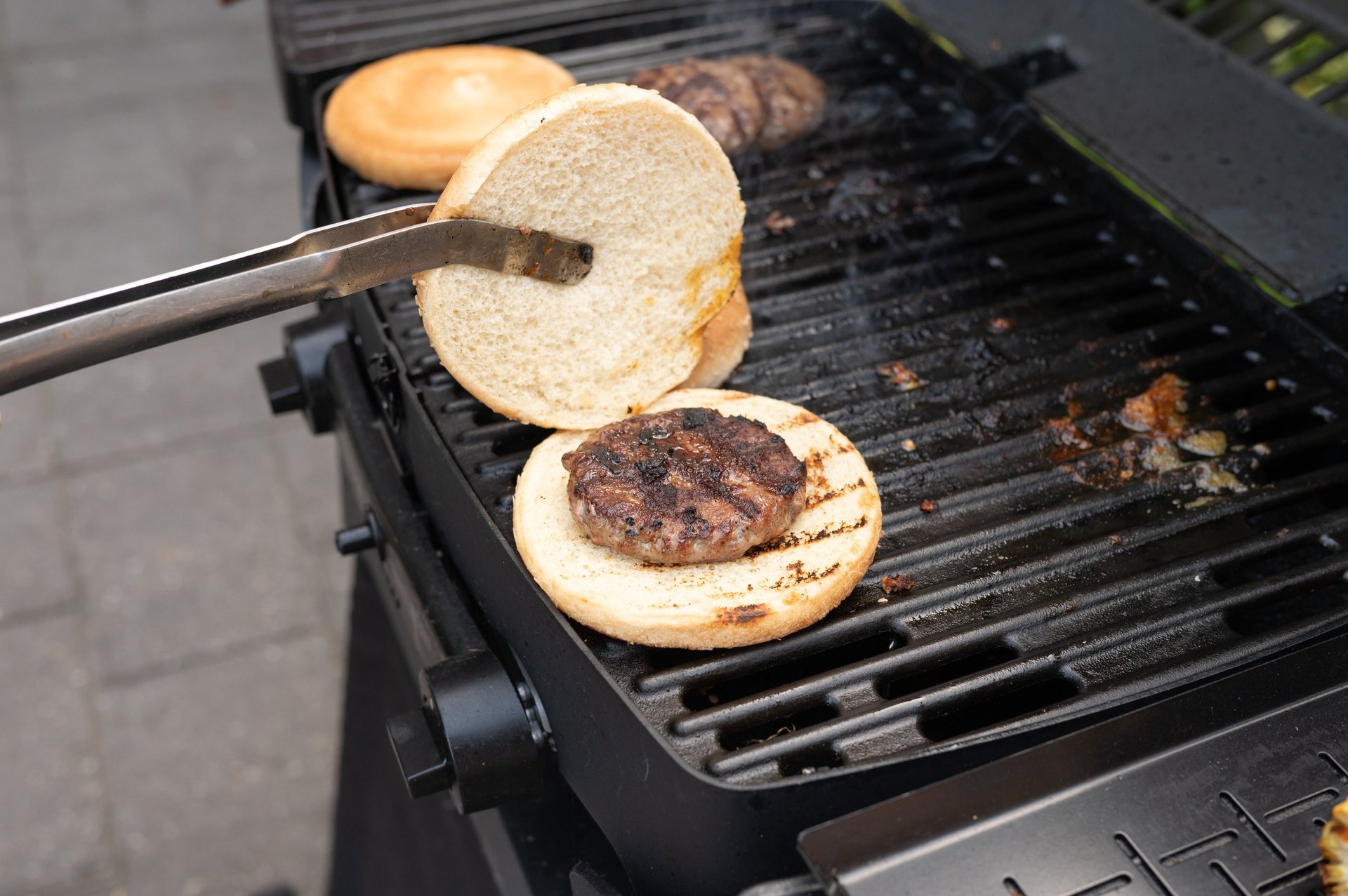 Grilling burgers